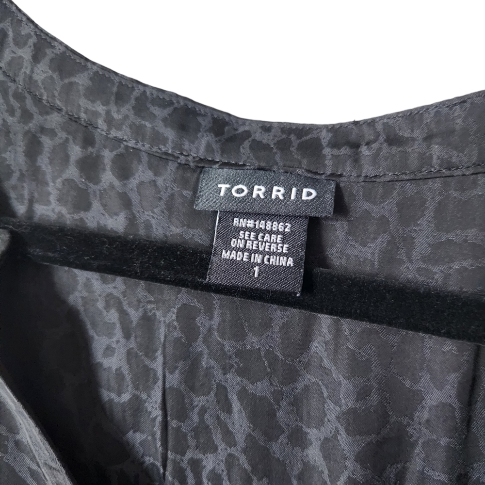 TORRID size 1 leopard print black on black